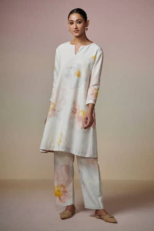 Dressfolk Wishpering Fantasy Floral Print Kurta & Pant Set 