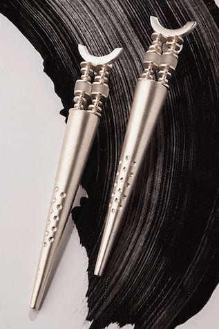 Candlelight Spike Carved Earrings 