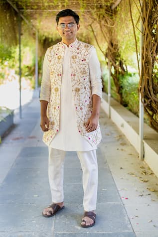 Hilo Design Perla Hand Embroidered Nehru Jacket With Kurta Set 