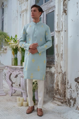 Amrit Dawani Persian Fleur Embroidered Kurta With Trouser 