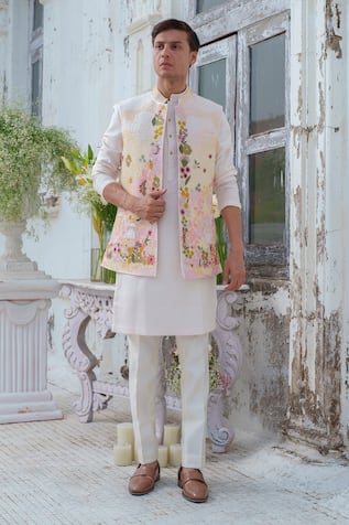 Amrit Dawani Floral Embroidered Bundi & Kurta Set 