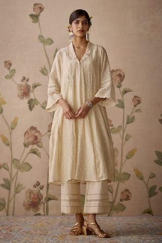 Kritika Dawar Chanderi Embroidered Choga Kurta With Pant 