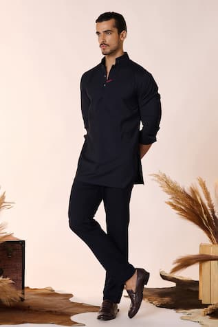 S&N by Shantnu Nikhil Embellished Crest Collar Kurta 