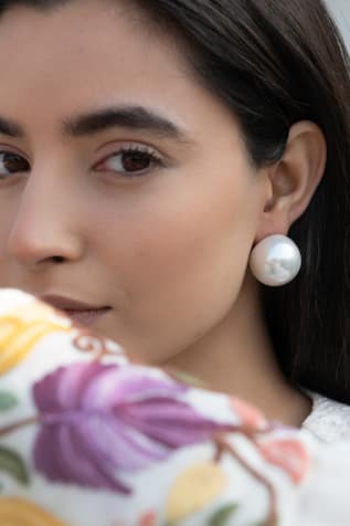 Do Taara Pearl Embellished Studs 