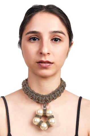 Pretty Pearl Love Choker Necklace 