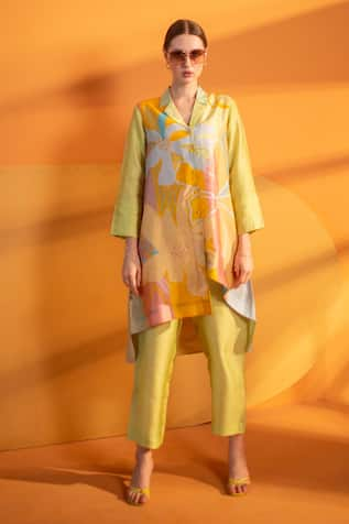 Clos Abstract Print Asymmetric Kurta With Pant 