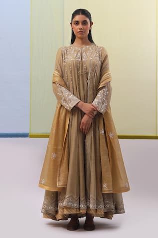 Sue Mue Wahida Mughal Floral Embroidered Anarkali Churidar Set 