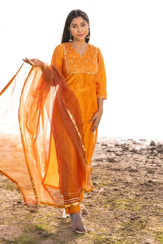 Bannhi By Priyanka Rathore Embroidered Kurta Pant Set 