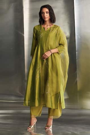 Charkhee Nakshi Hand Embroidered Kurta Set 