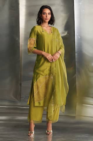 Charkhee Zari Hand Embroidered Kurta Set 
