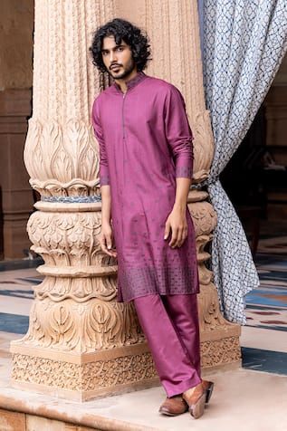 AMIT ARORA Rectangular Pattern Metal Work Kurta With Aligadi Pant 