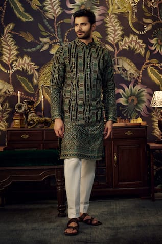 Kasbah Kashmiri Geometric Thread & Sequin Embroidered Kurta 