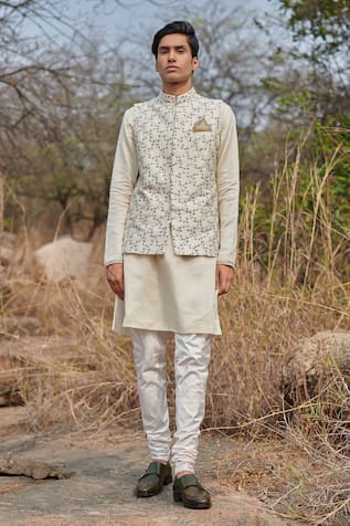 House of KOA Zardozi Embroidered Bundi & Kurta Set 