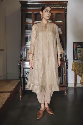 Swatti Kapoor Heer Gota Trimmed Self Striped Kurta With Slip 