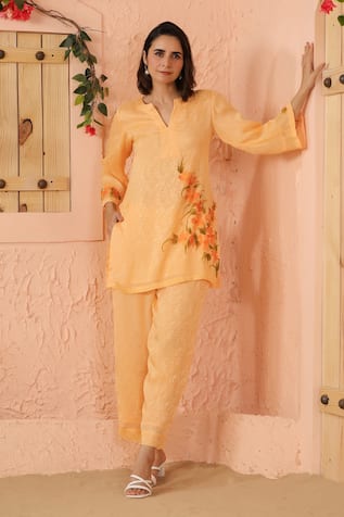 Geroo Jaipur Botanical Beauty Handpainted Woven Kurta With Pant 