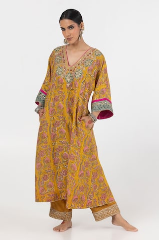 Pants and Pajamas Floral Embroidered Yoke Kurta 