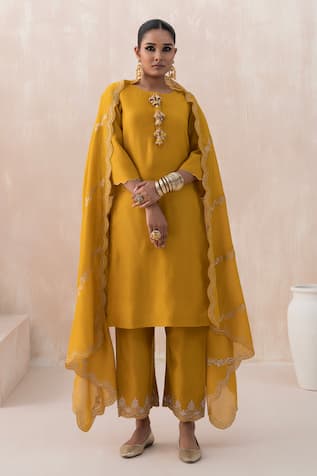 Saisha Tasselled Placket Kurta Set With Embroidered Dupatta 