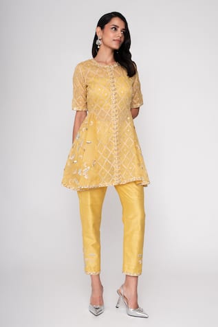 SAISHA Trellis Embroidered Kurta With Pant 