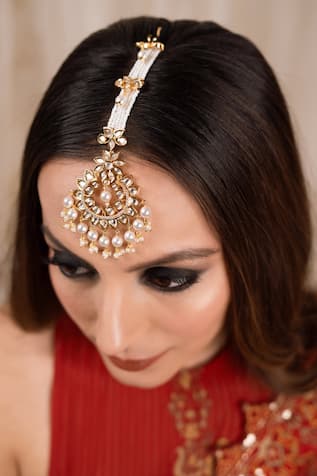 Yatra Floral Cutwork Maangtikka 