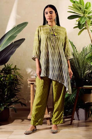 Rainas Geometric Print Asymmetric Hem Tunic With Pant 