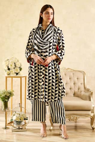 Rainas Geometric Print Kurta Pant Set 