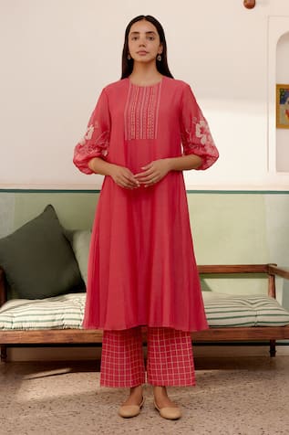 Vaayu Floral Applique Work Kurta & Checkered Pant Set 