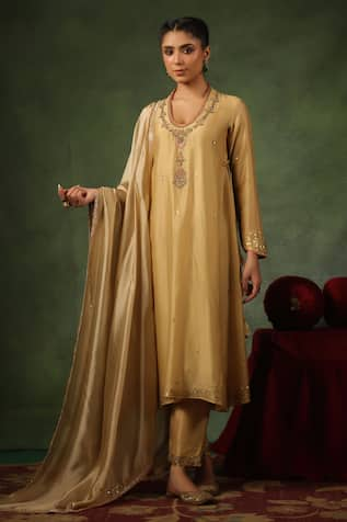 Label Niti Bothra Leaf Butta Embroidered Kurta Set 