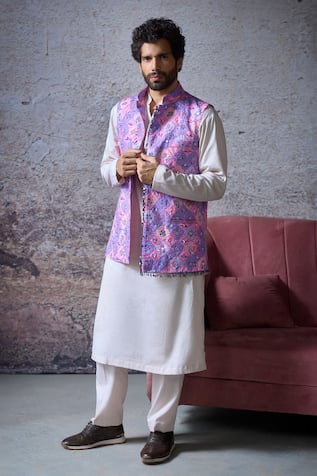 Phool Mahal Embroidered Bundi Kurta Set 