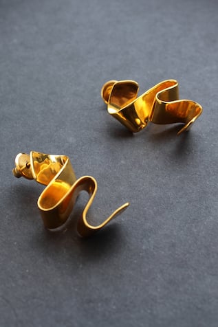Vega Rippling Ribbon Pattern Earrings 