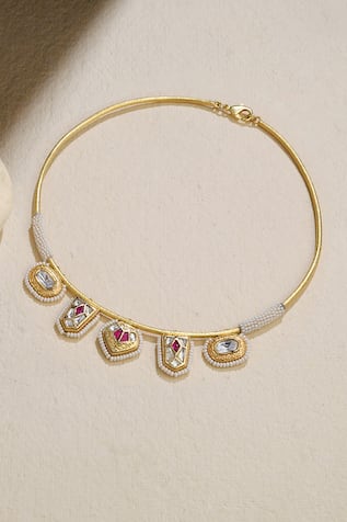 Kundan Embellised Carved Necklace 