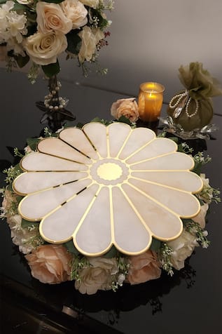 Daisy Carved Cake Stand 