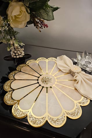 Daisy Carved Placemat 