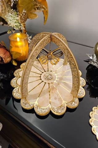 Daisy Carved Criss Cross Platter 