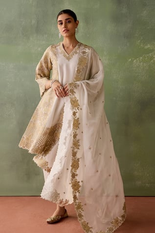 Suhino Gul Jahan Zari Embroidered Kurta Set 