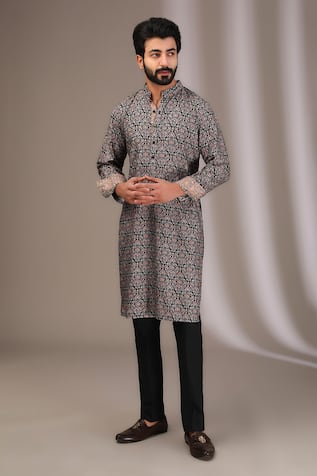 Rabani & Rakha Thread Embroidered Kurta & Pant Set 