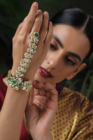 Paisley Pop Kundan Embellished Hathphool 