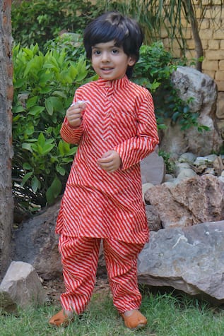 Laadlo Genda Leheriya Striped Kurta With Pant 