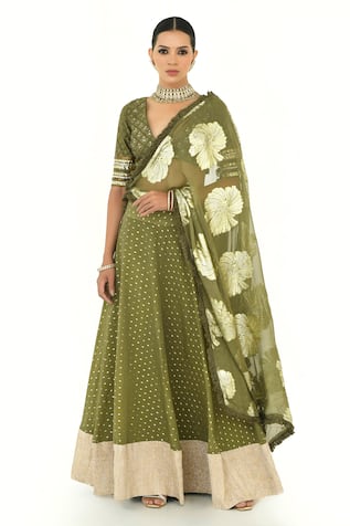 Rishi and Vibhuti x AZA Lehenga Set With Floral Woven Dupatta 