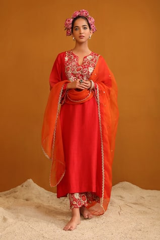 Omana By Ranjana Bothra Naaz Floral Thread Embroidered Kurta Pant Set 