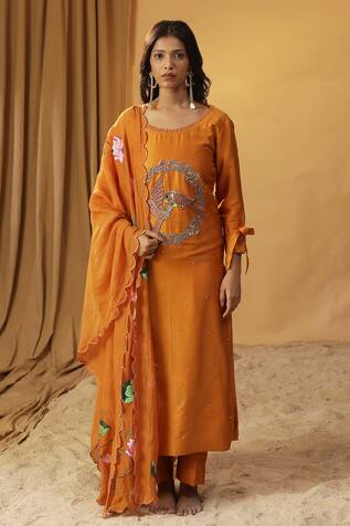 arpita sulakshana Chanderi Bird Embroidered Kurta & Pant Set 