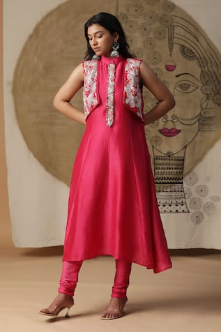 arpita sulakshana Embroidered Attached Jacket Kurta With Pant 