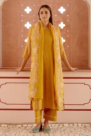 Vaayu Pintuck Kurta Set With Embroidered Dupatta 