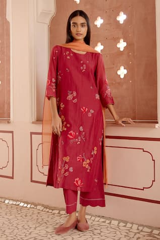 Vaayu Botanical Embroidered Kurta Set 