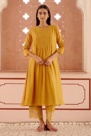 Vaayu Pintuck Kurta & Pant Set 