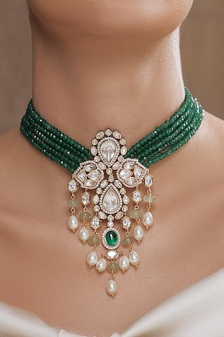 Floral Carved Pendant Choker 