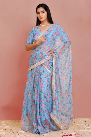 Bannhi Lace Detailed Pre-Draped Saree With Blouse 