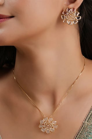 Floral Carved Cutwork Pendant Necklace Set 