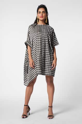 Ekastories Playful Ancient Circlet Print Asymmetric Dress 