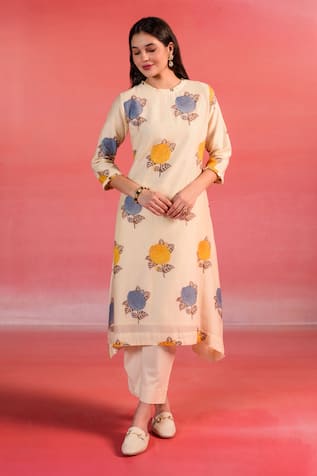 Kameez Sandstone Floral Print Kurta & Pant Set 