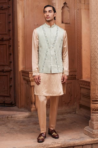 Contrast By Parth Kiran Dori Embellished Bundi Set 